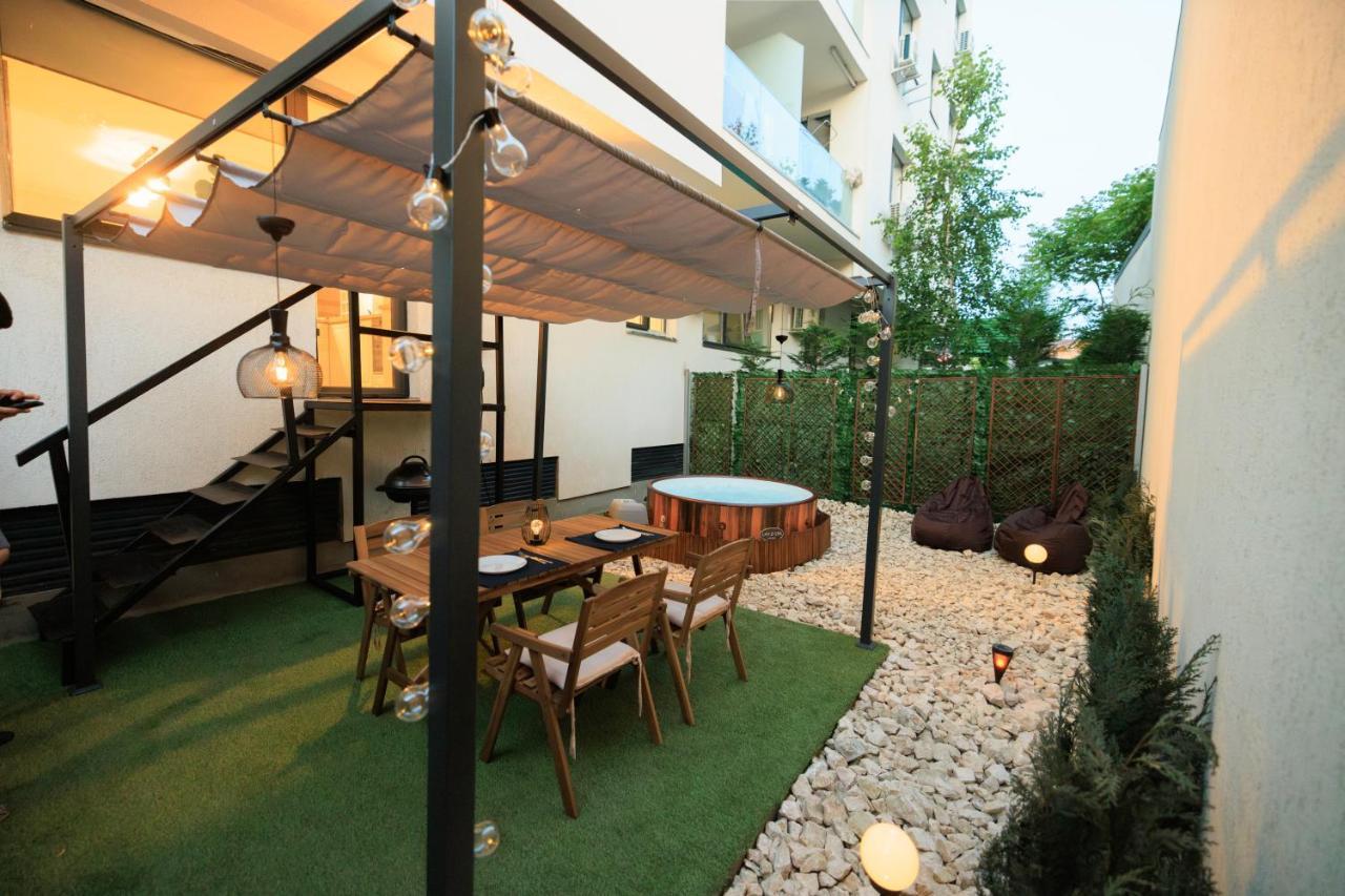 Apartment Downtown Hidden Garden With Jacuzzi In Bucharest
